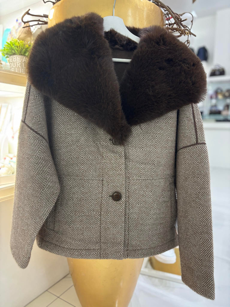 Giacca Alessia & Massimo GA9094 Cappotto corto spigato