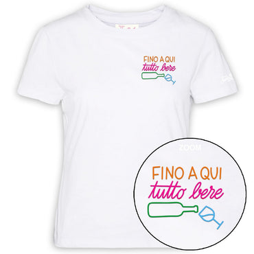 T-shirt Emilie in cotone con ricamo Fino a qui tutto bere