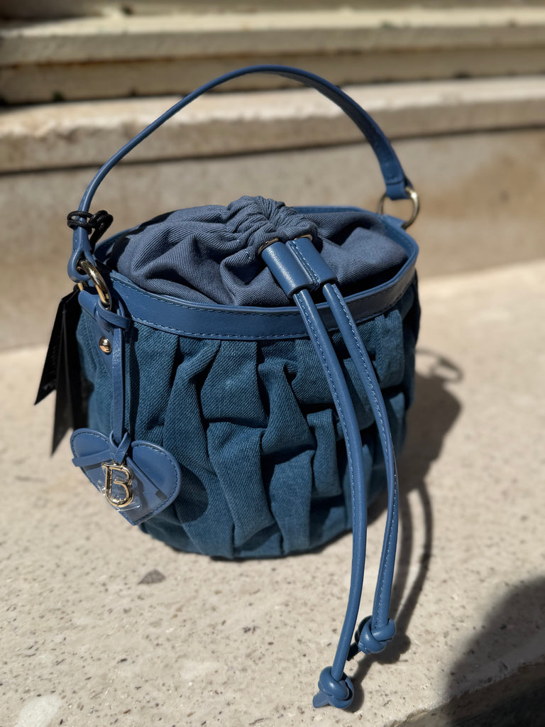 Borsa Tosca blu TS2622B22 mini secchiello in denim arricciato