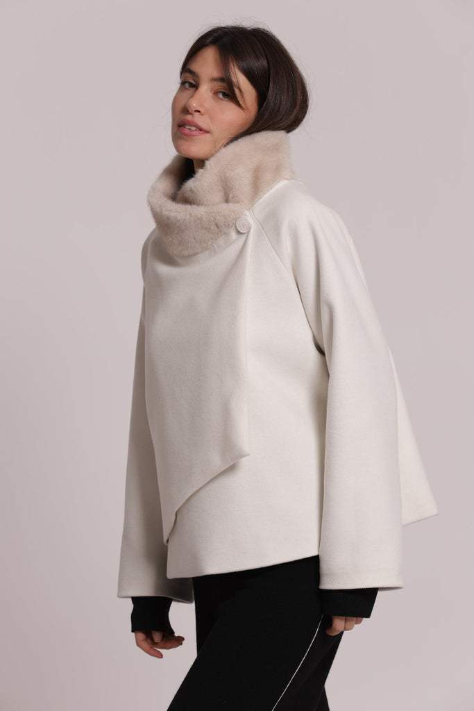 CAPPOTTO CORTO MIMI MUA CON COLLO EFFETTO PELLICCIA