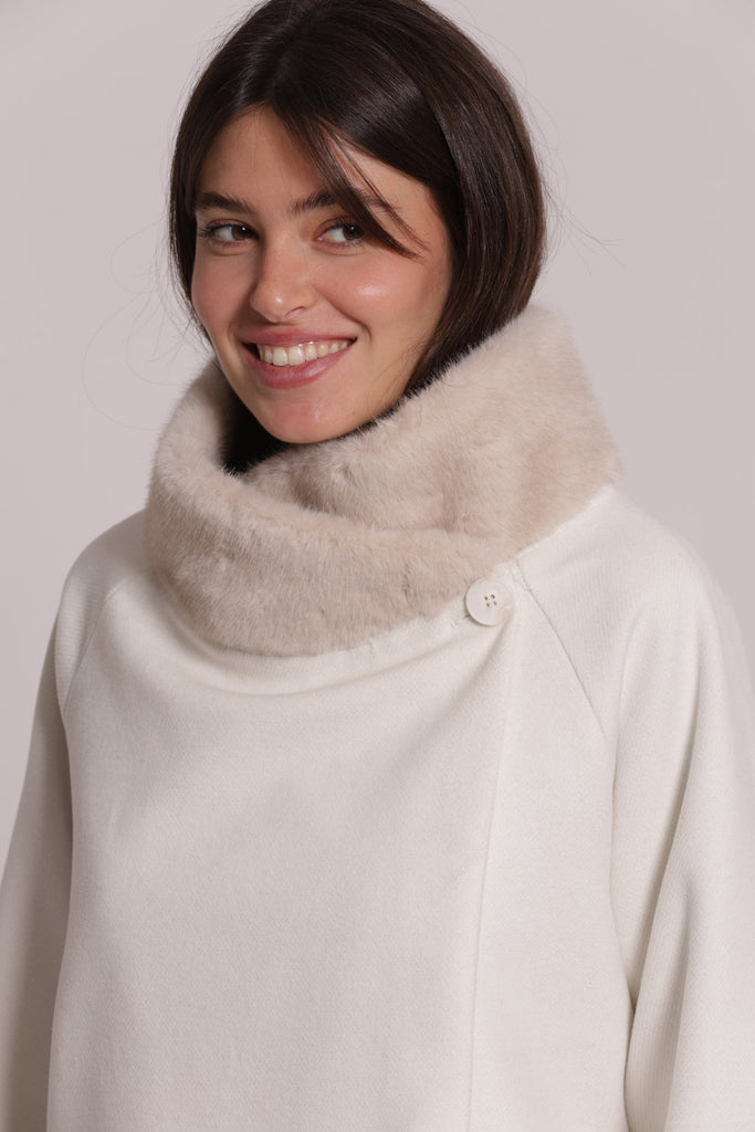 CAPPOTTO CORTO MIMI MUA CON COLLO EFFETTO PELLICCIA