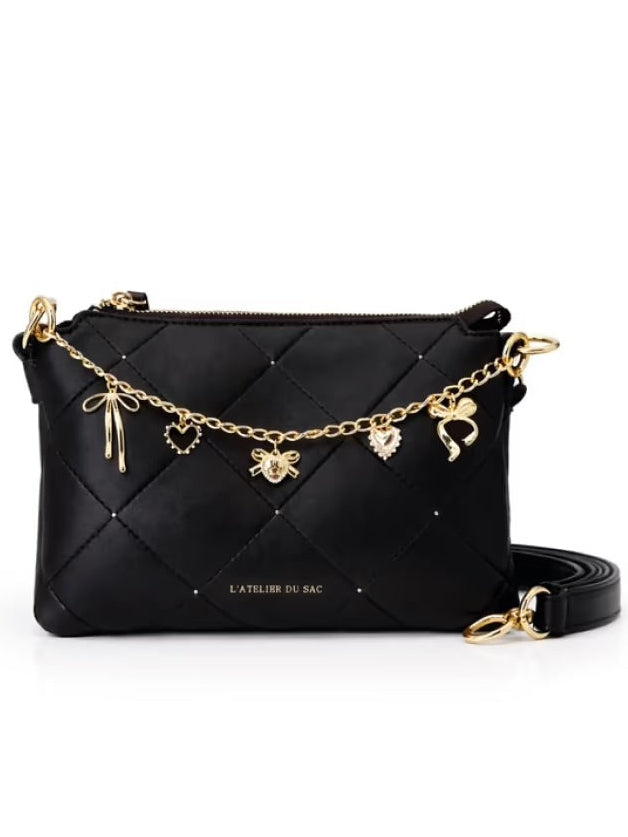 Borsa L’ Atelier du Sac Alexia L’ Allure pochette a tracolla nera trapuntata con catena e charm pendenti