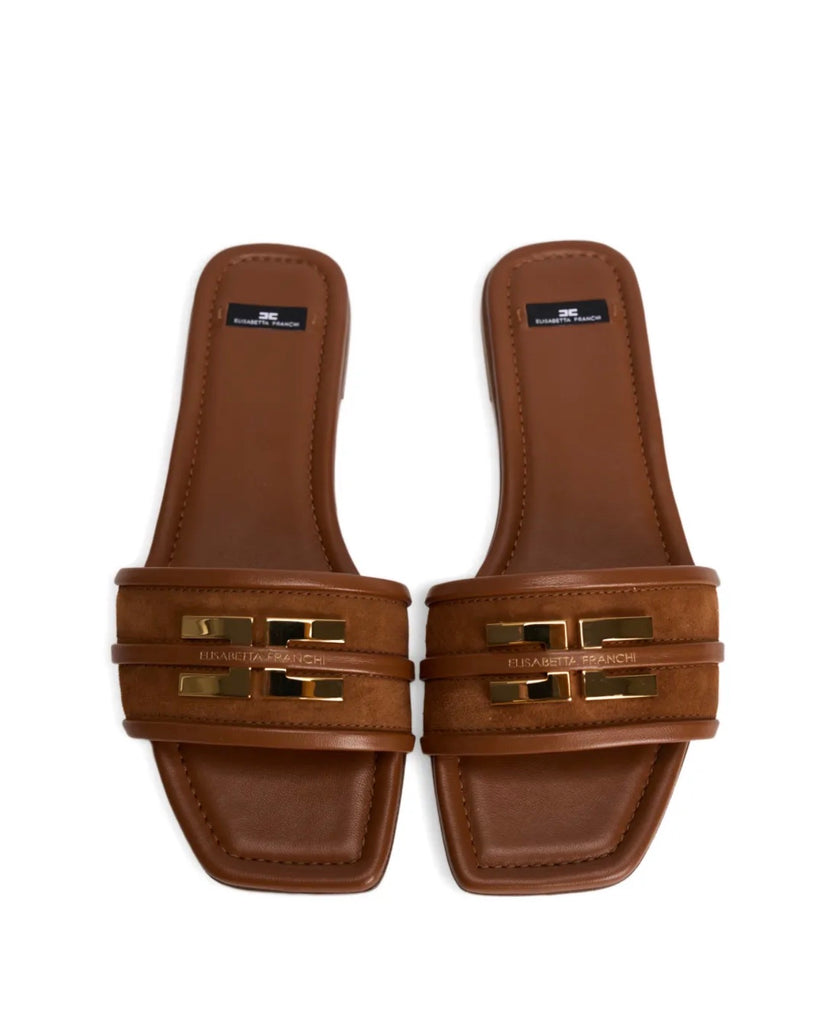 Ciabatte Sandalo Elisabetta Franchi SA72L61E2 Flat in pelle cognac con logo dettaglio