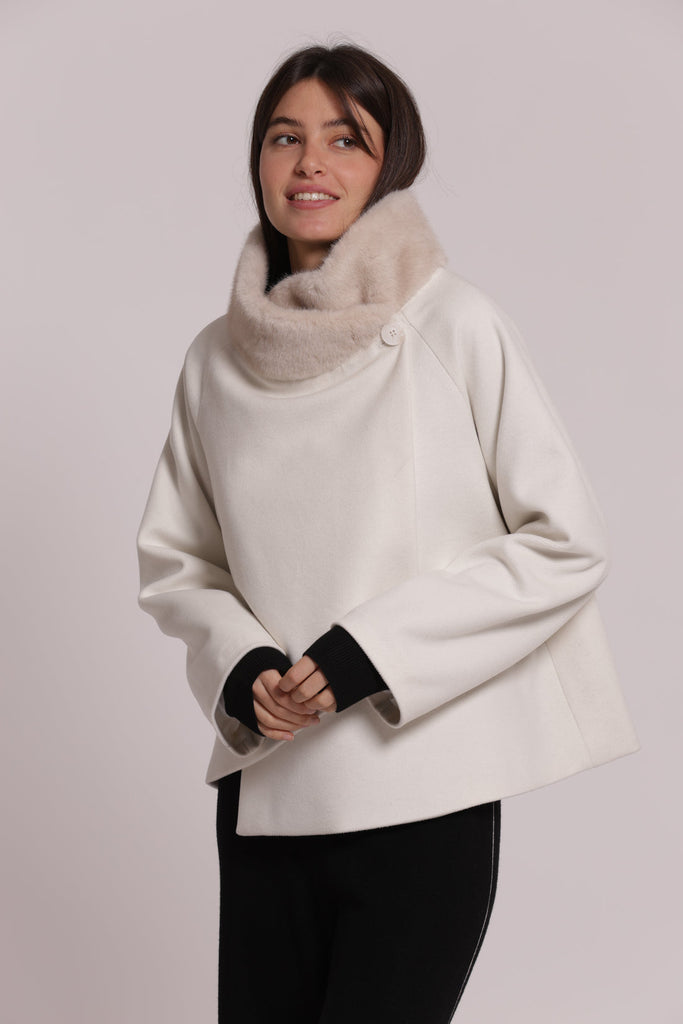 CAPPOTTO CORTO MIMI MUA CON COLLO EFFETTO PELLICCIA
