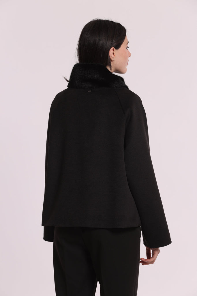 CAPPOTTO CORTO MIMI MUA CON COLLO EFFETTO PELLICCIA