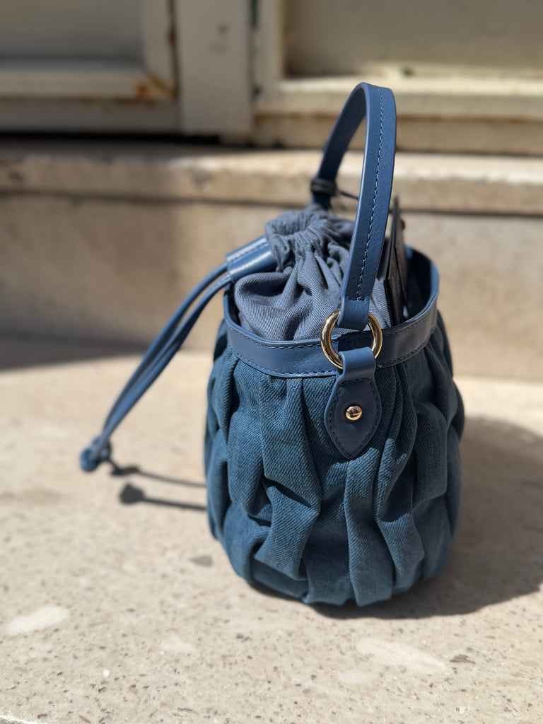 Borsa Tosca blu TS2622B22 mini secchiello in denim arricciato
